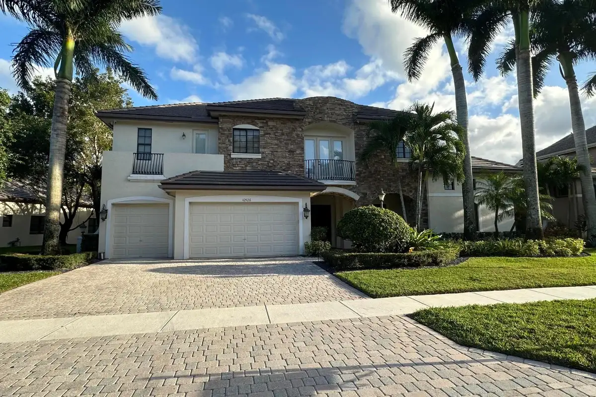 10526 Versailles Blvd, Wellington: photo 1 of 1