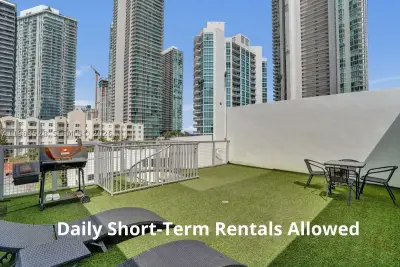481 NE 29th St #702, Miami: photo 1 of 32