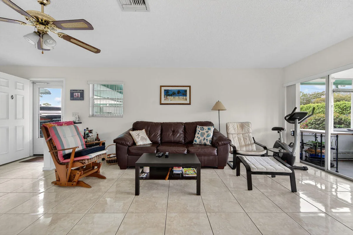 622 Hummingbird Ln, Delray Beach: photo 1 of 36