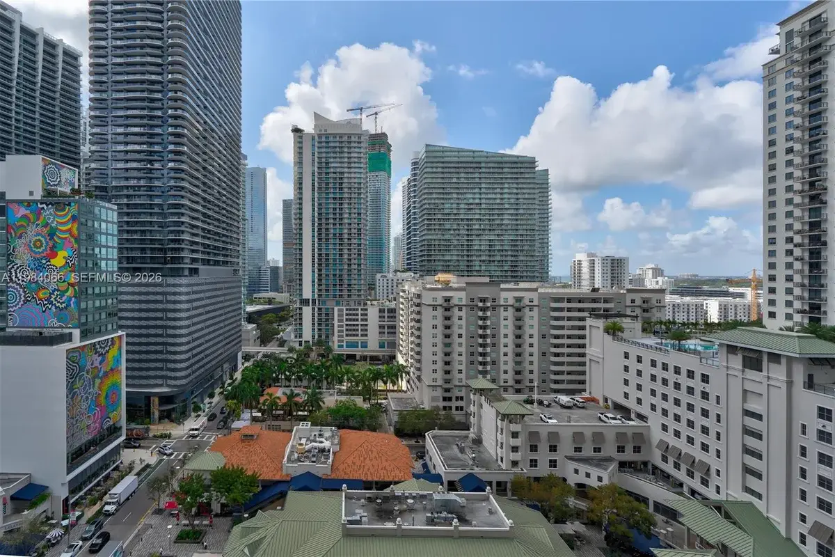 45 SW 9th St #1405, Miami: photo 1 of 31