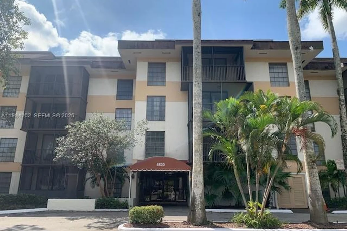 5530 NW 44th St #111C, Lauderhill: photo 1 of 25