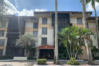 5530 NW 44th St #111C, Lauderhill: photo 1 of 25
