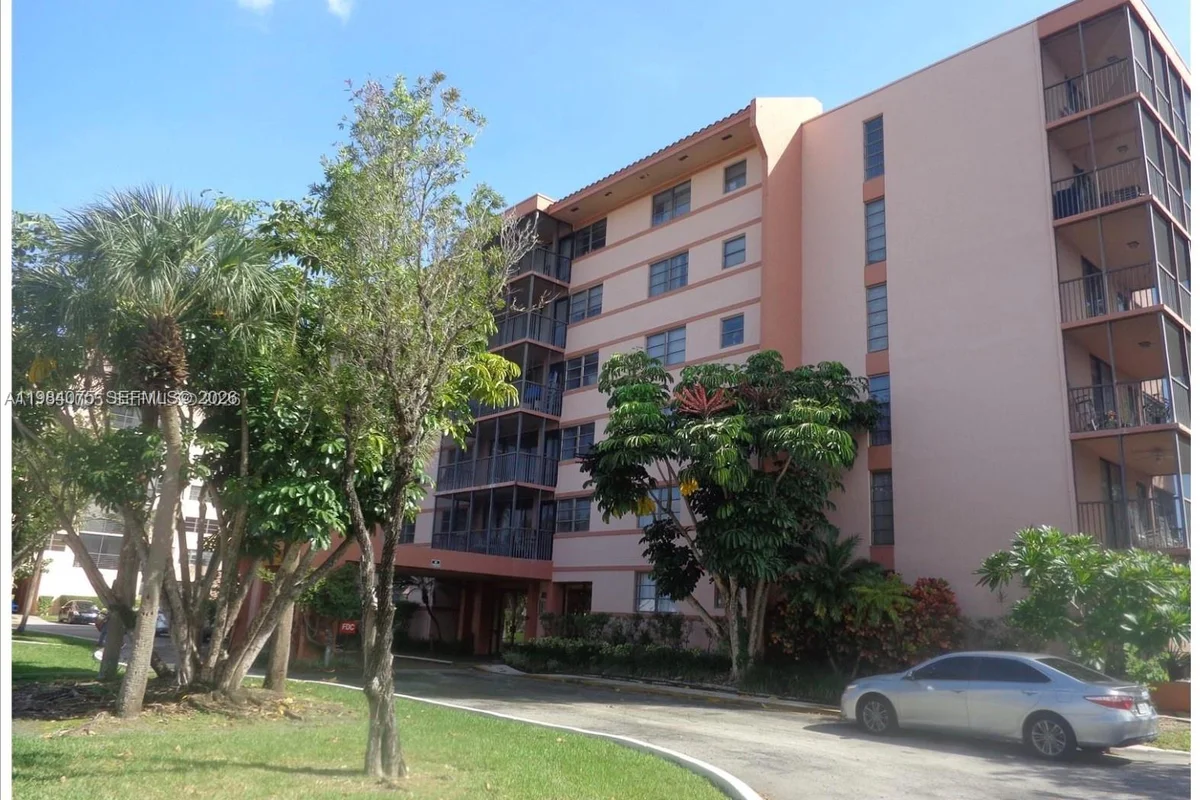 20850 San Simeon Way #107-5, Miami: photo 1 of 17