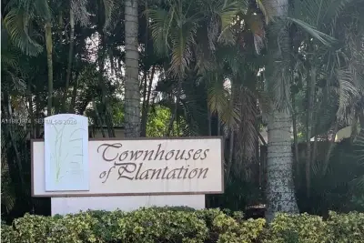 4751 NW 9th Dr, Plantation: photo 1 of 17