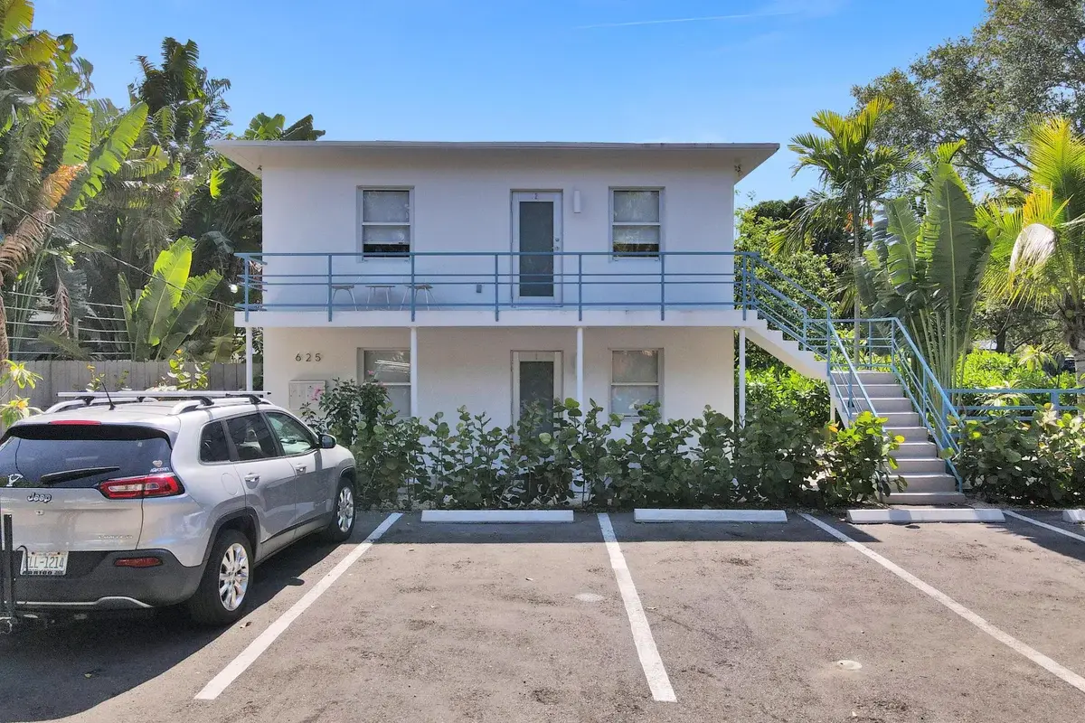 625 NE 13th Ave #02, Fort Lauderdale: photo 1 of 37