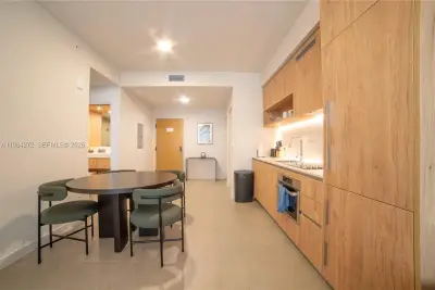 11 NE 6th #1403, Miami: photo 1 of 45