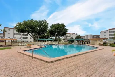 4270 NW 40th St #201, Lauderdale Lakes: photo 1 of 35