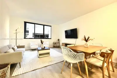 540 Brickell Key Dr #202, Miami: photo 1 of 31