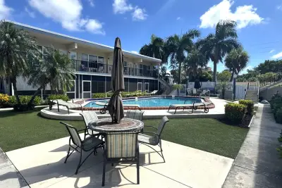 1960 NE 1st St #7d, Deerfield Beach: photo 1 of 18
