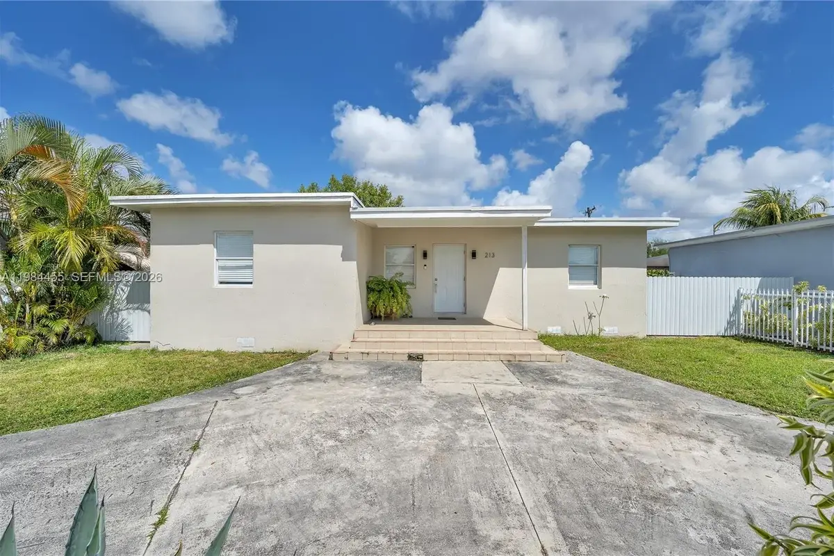 213 W 20th St, Hialeah: photo 1 of 21