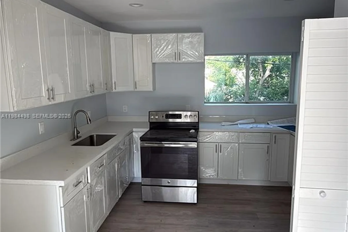 629 9th St, West Palm Beach: photo 1 of 6