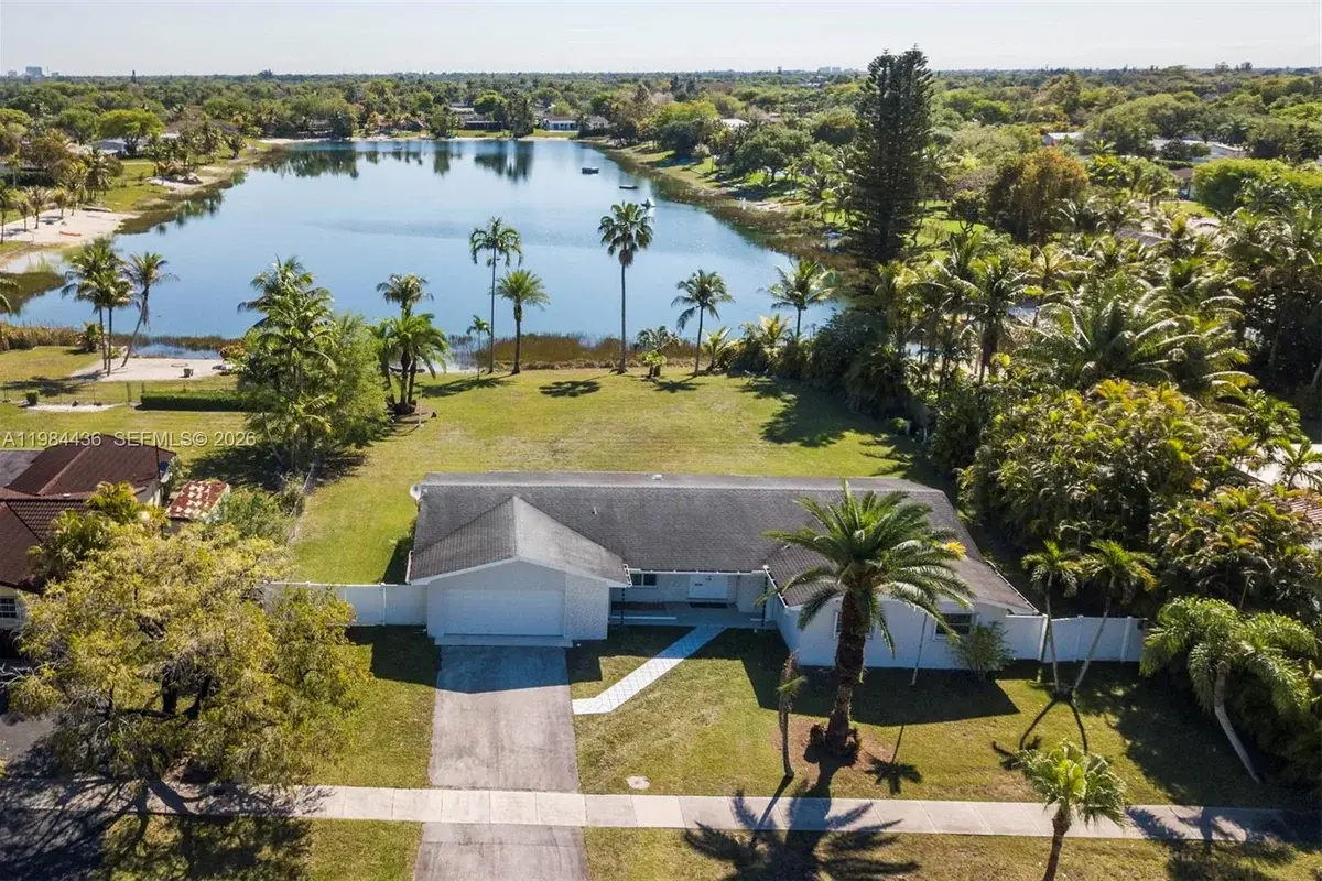 11807 SW 112th Ave, Miami: photo 1 of 48