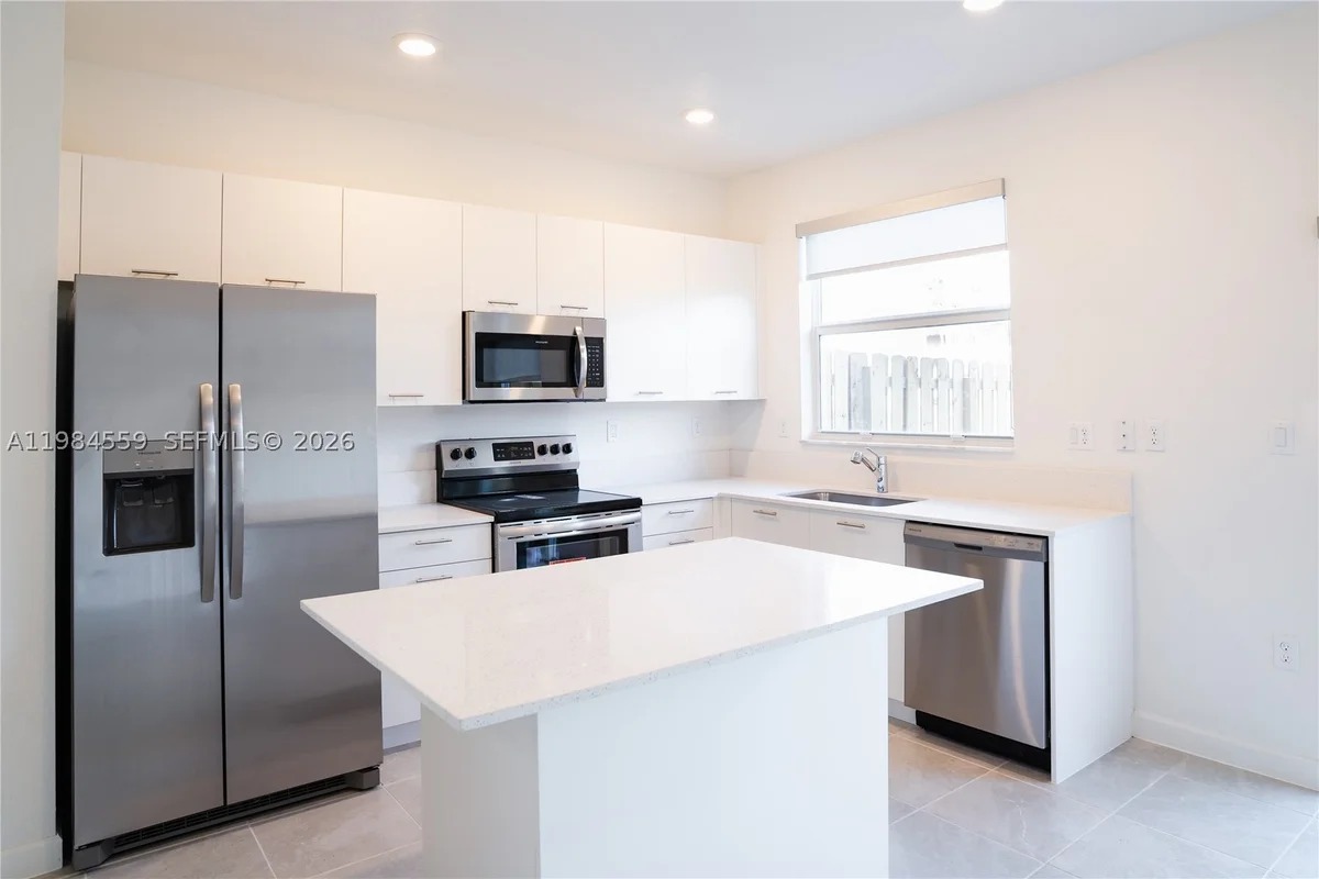 12133 NW 23rd Ct, Miami: photo 1 of 31