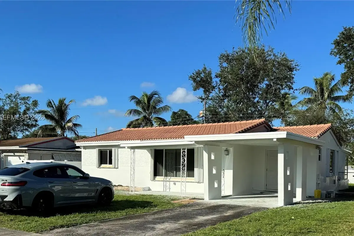 2400 N 57th Way, Hollywood: photo 1 of 9