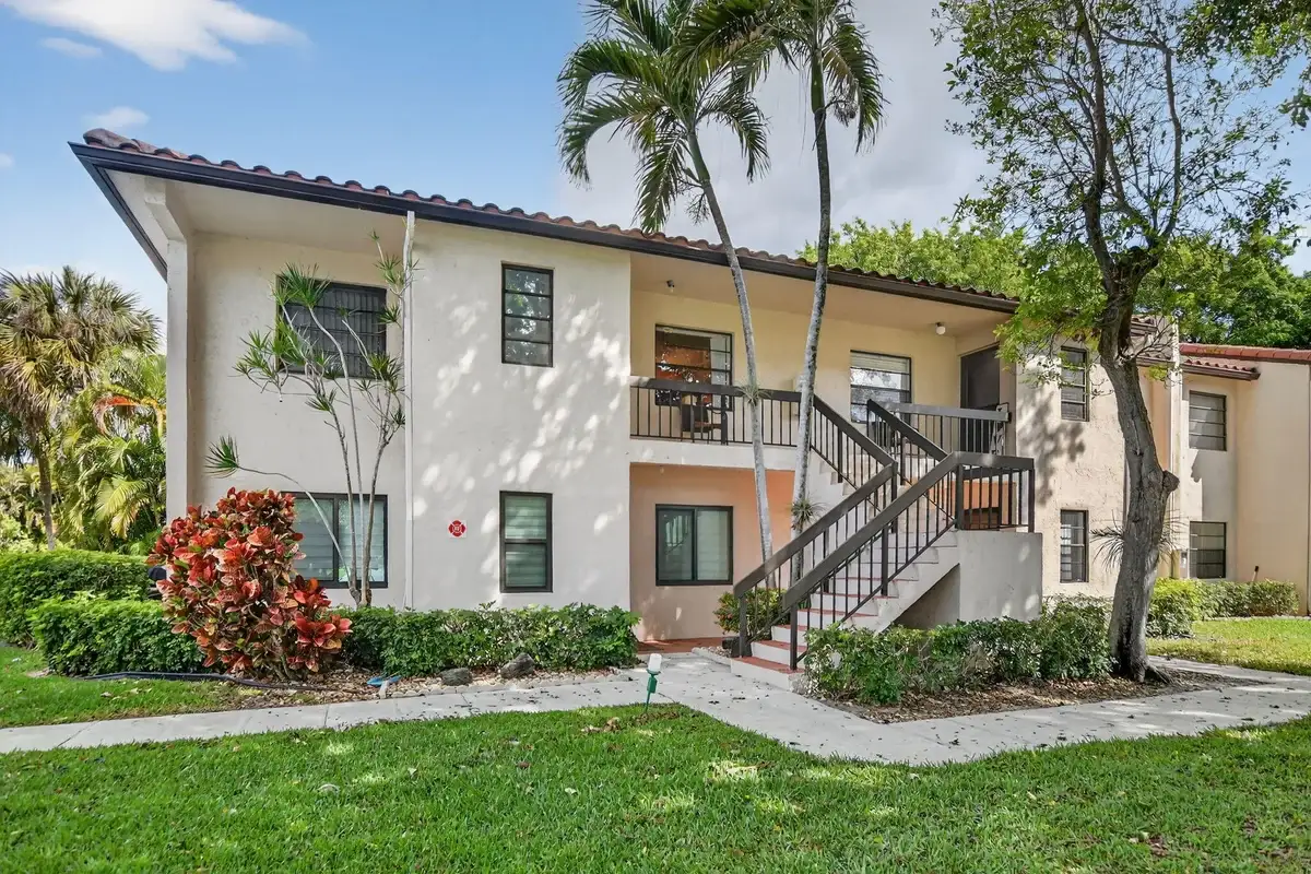 21501 Juego Cir #29 F, Boca Raton: photo 1 of 48