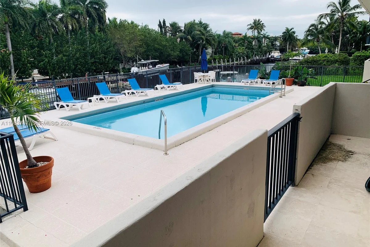 6815 Edgewater Dr #105, Coral Gables: photo 1 of 26
