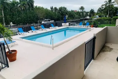 6815 Edgewater Dr #105, Coral Gables: photo 1 of 26