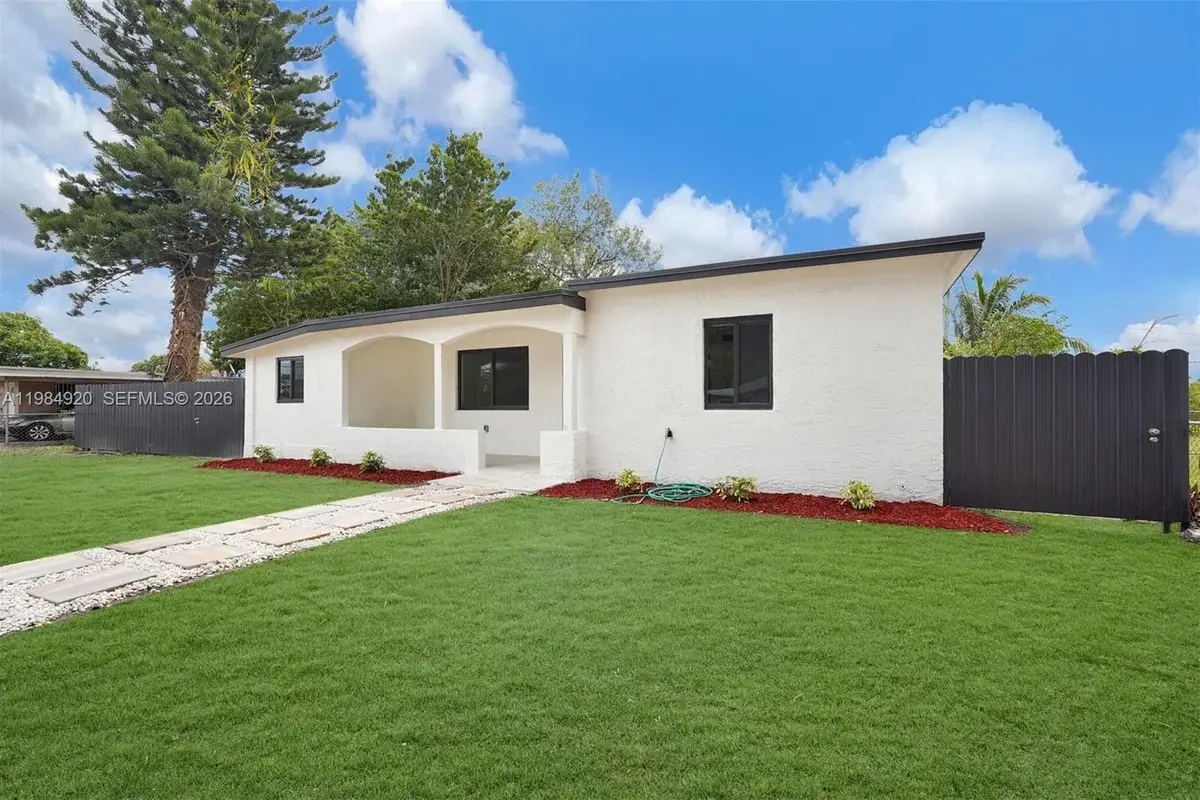 1830 NW 135th St, Miami: photo 1 of 39