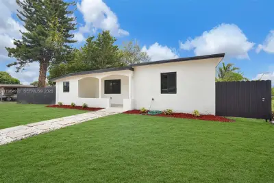 1830 NW 135th St, Miami: photo 1 of 39