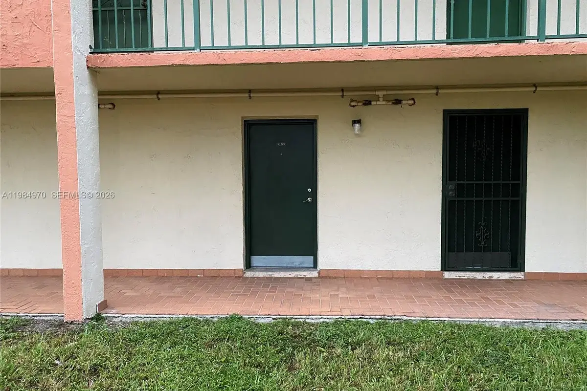 9405 W Flagler St #D105, Miami: photo 1 of 15