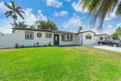 5730 SW 55th St, Davie: photo 1 of 34
