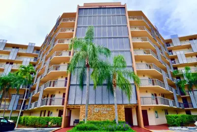 3301 N Country Club Dr #804, Aventura: photo 1 of 26