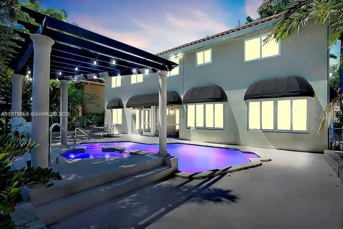 15945 NW 82nd Ct, Miami Lakes: photo 1 of 28