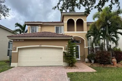 1661 SE 17th St, Homestead: photo 1 of 6