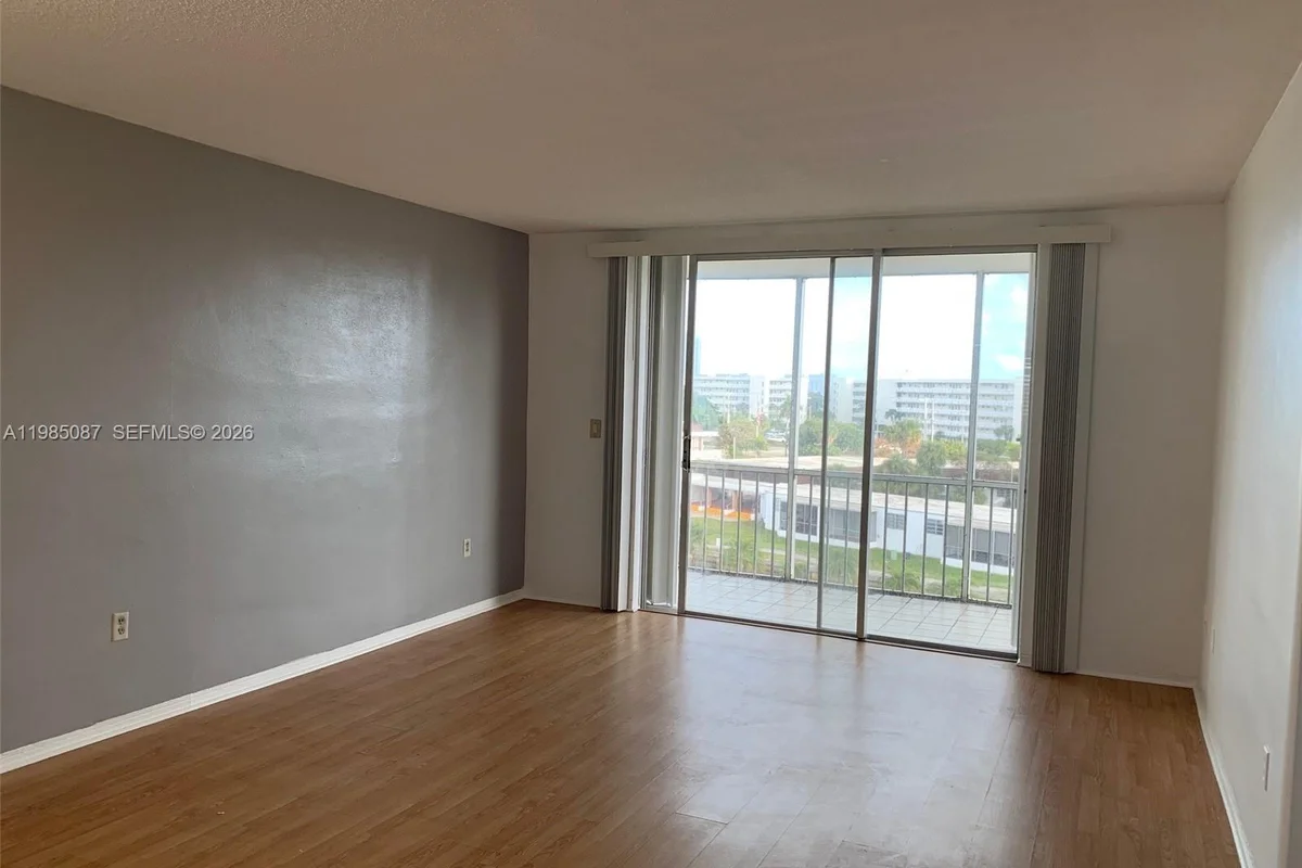 2859 Leonard Dr #G510, Aventura: photo 1 of 19