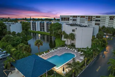 1605 S Us Hwy 1 #E104, Jupiter: photo 1 of 34