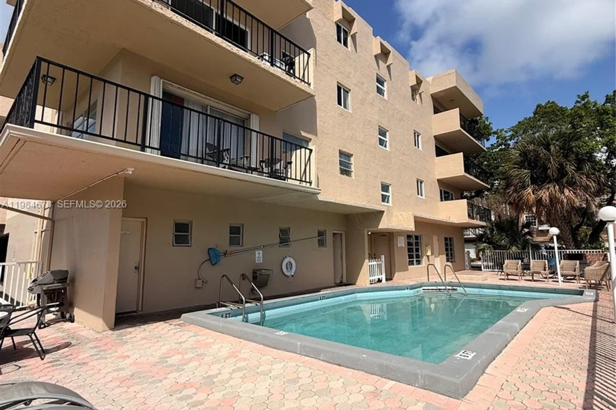 3860 NE 170th St #304, North Miami Beach: photo 1 of 31