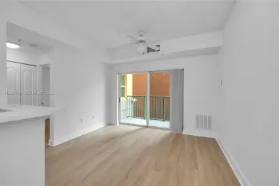 6001 SW 70 St #208, South Miami: photo 1 of 23