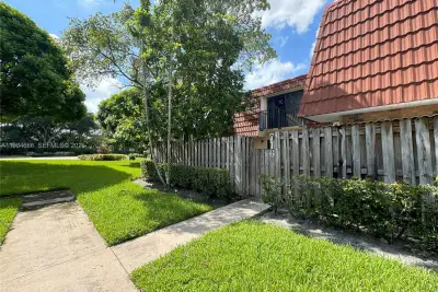 716 NW 98th Way, Plantation: photo 1 of 13