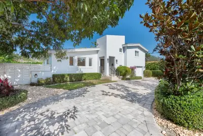 717 Benevento Ave, Coral Gables: photo 1 of 28