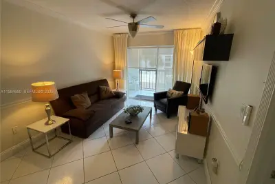 201 178th Dr #313, Sunny Isles Beach: photo 1 of 19