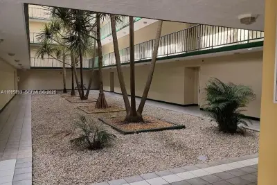 8321 NW 7th St #1-307, Miami: photo 1 of 12