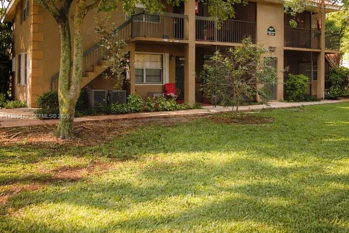 10480 NW 8th St #201, Pembroke Pines: photo 1 of 11