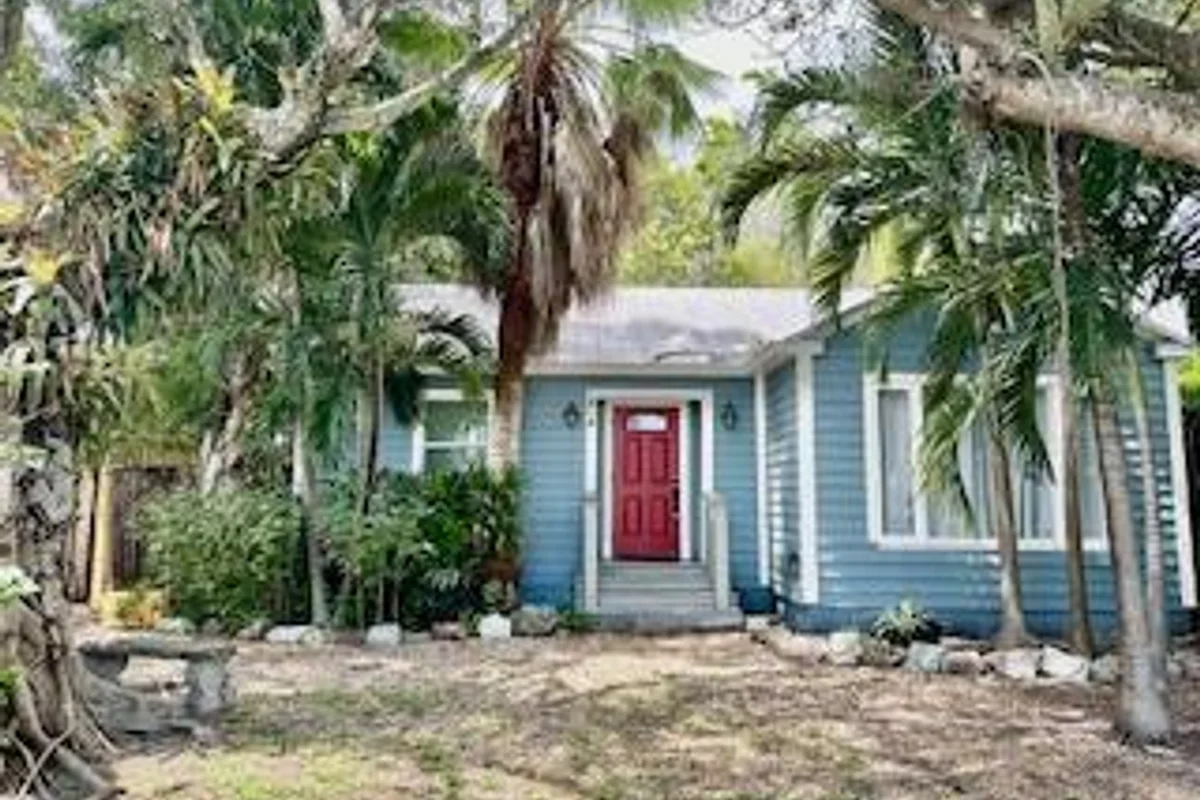 304 SE 3rd Ave, Delray Beach: photo 1 of 8