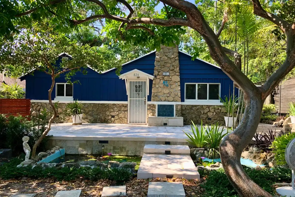 824 35th St, West Palm Beach: photo 1 of 37