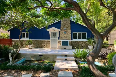 824 35th St, West Palm Beach: photo 1 of 37