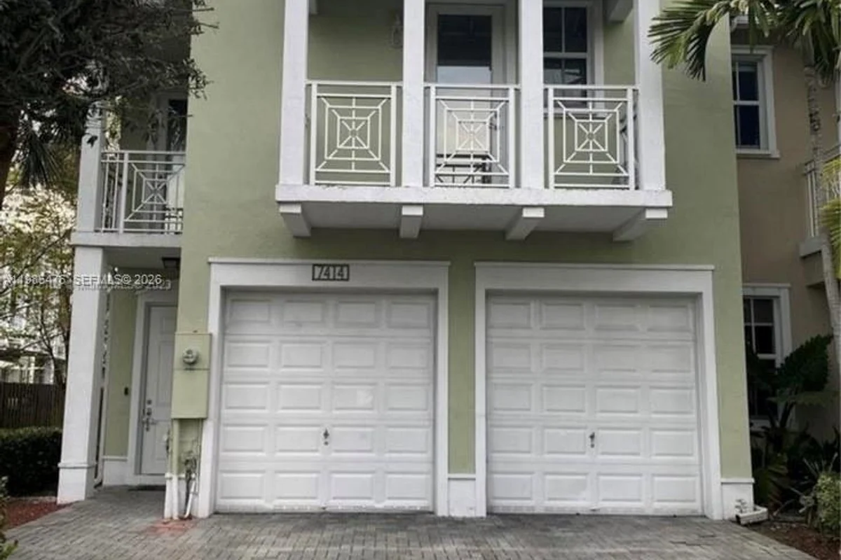7414 NW 107th Ct, Doral: photo 1 of 33
