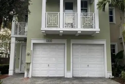 7414 NW 107th Ct, Doral: photo 1 of 33