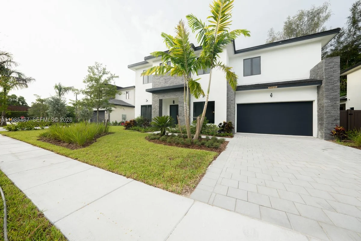 13004 Davie Oaks Dr, Davie: photo 1 of 5