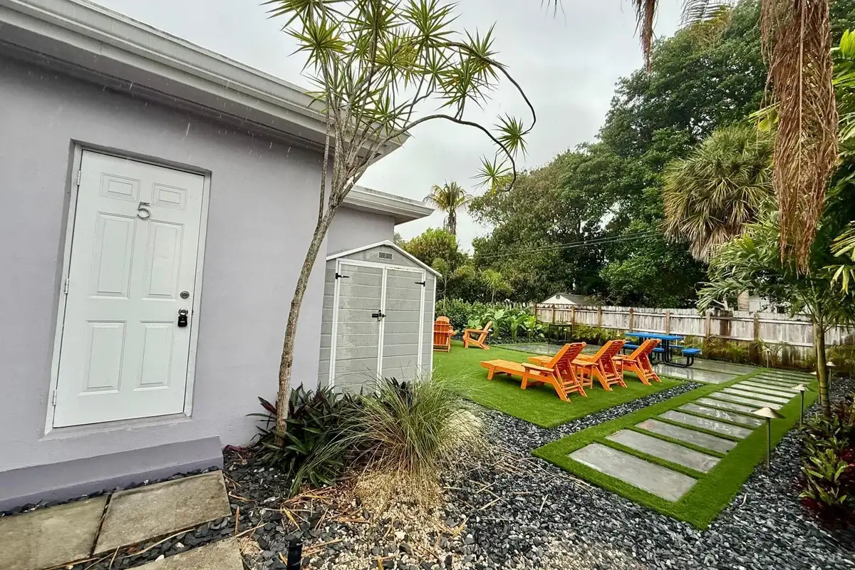1215 NE 17th Ave #5, Fort Lauderdale: photo 1 of 11