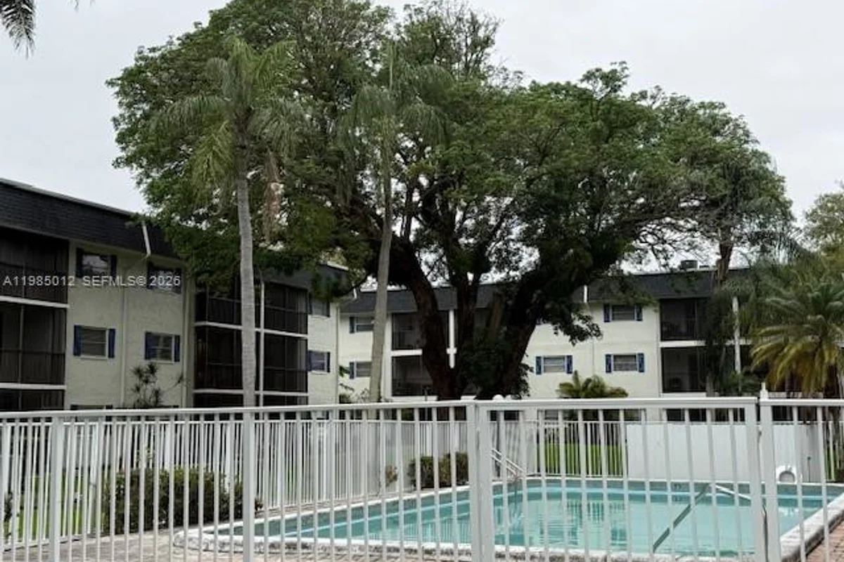 5100 SW 64th Ave #202, Davie: photo 1 of 20