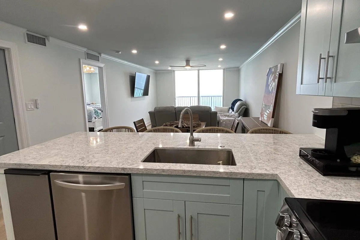 400 N Surf Rd #1105, Hollywood: photo 1 of 15