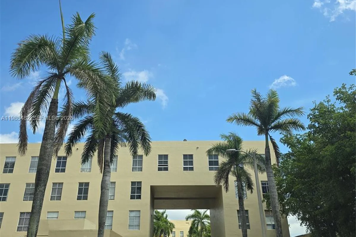7420 W 20th Ave #451, Hialeah: photo 1 of 20