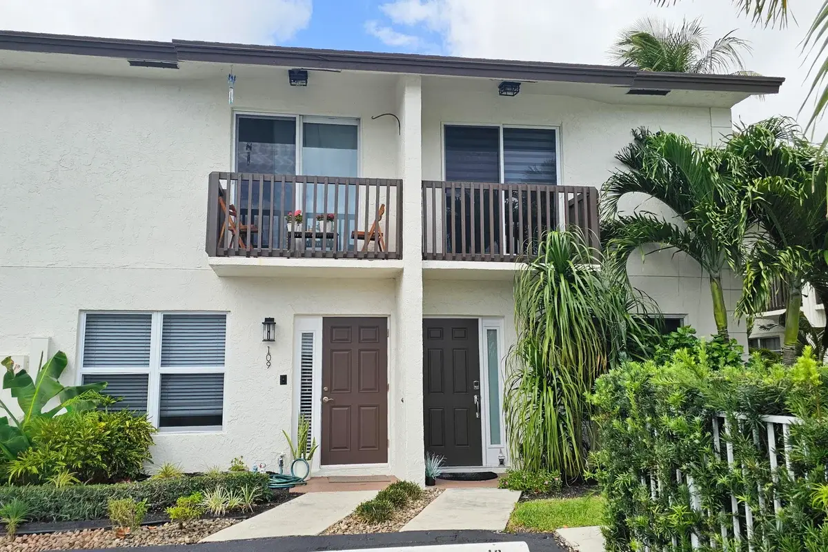 1917 NE 3rd St #109, Deerfield Beach: photo 1 of 40