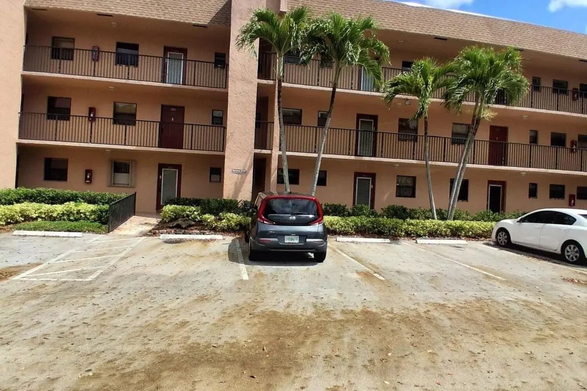 10303 Sunrise Lakes Blvd #103, Sunrise: photo 1 of 5