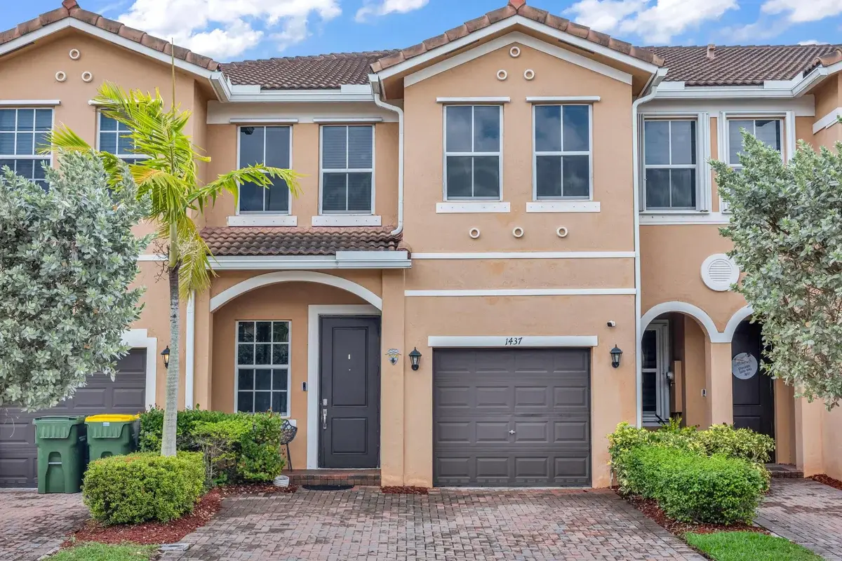 1437 SE 23rd Ter, Homestead: photo 1 of 31